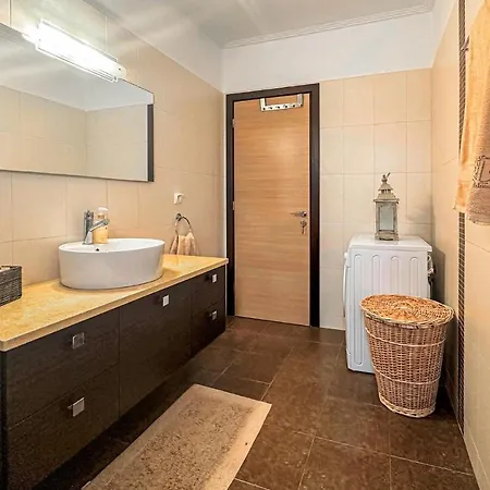4 Bedroom Lovely In Vakantiehuis *